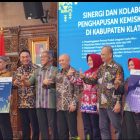 Luncurkan Sinergi Percepatan Penghapusan Miskin Ekstrem : Menkop UKM Berikan Bantuan di Klaten